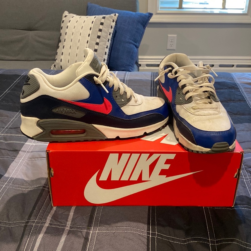 Air max 90 essential size 10